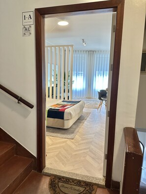 2 ห้องนอน, เตารีด/โต๊ะรีดผ้า
