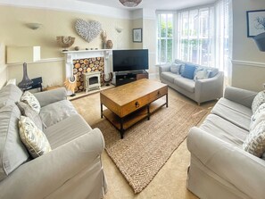 Living area - 6 bedroom accommodation in Newquay (Newquay)
