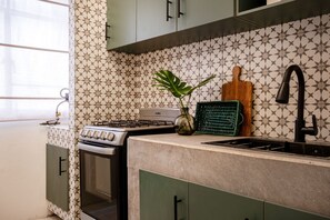 Fridge, microwave, oven, coffee/tea maker
