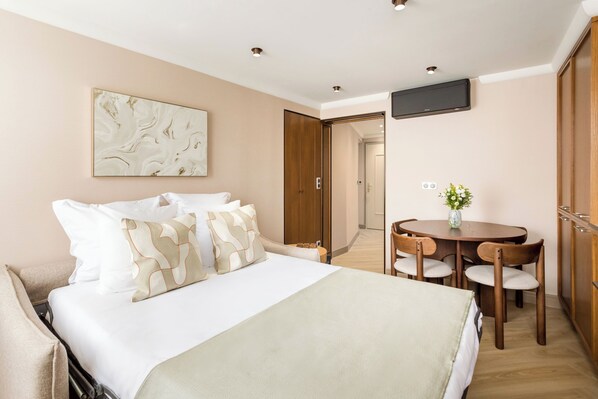 Apartment, City View | Living area | Offices - Merveil Luxury Suites - Bourse I-II (Paris)