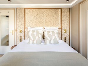 Apartment, City View | In-room safe, blackout drapes, iron/ironing board, free WiFi