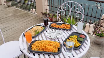 Daily buffet breakfast (INR 500 per person)