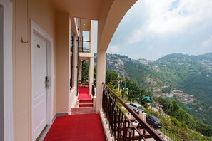 Deluxe Villa | Mountain view - The Ridge By Royal Stays Mussoorie (Mussoorie)