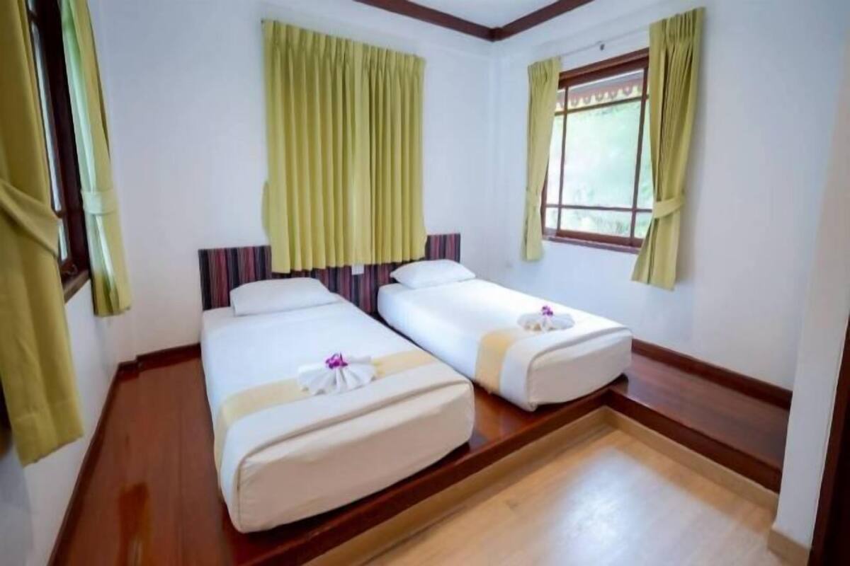 Blackout curtains, free WiFi