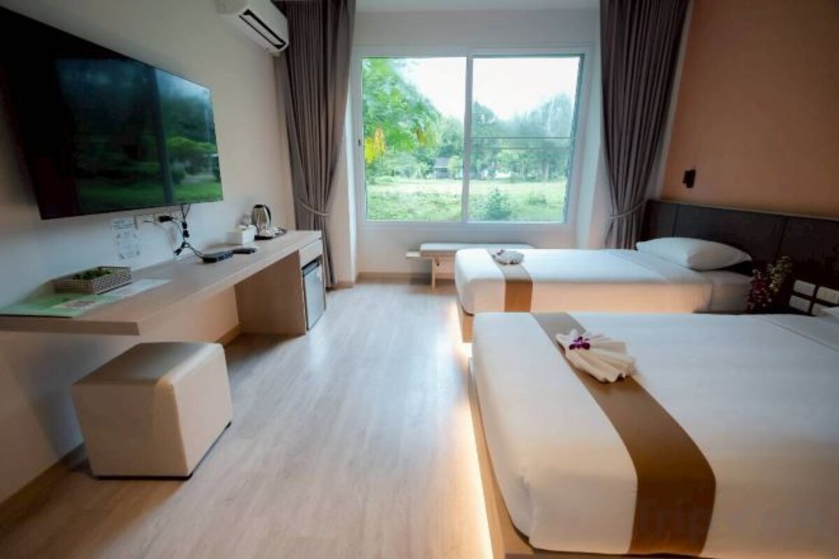 Cortinas opacas, sistema de insonorización, wifi gratis y ropa de cama