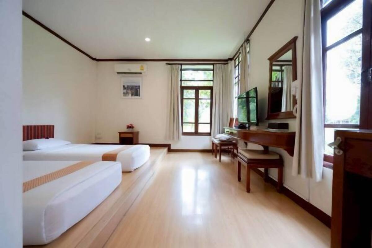 Blackout curtains, free WiFi