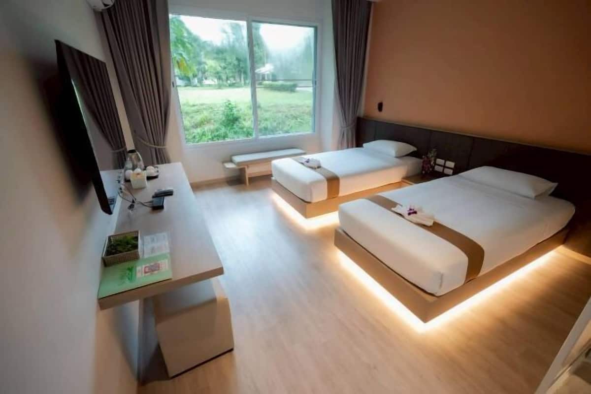 Cortinas opacas, sistema de insonorización, wifi gratis y ropa de cama