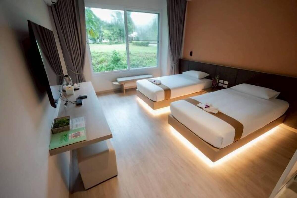 Blackout curtains, free WiFi