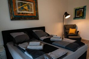 1 habitación, tabla de planchar con plancha, wifi y ropa de cama 