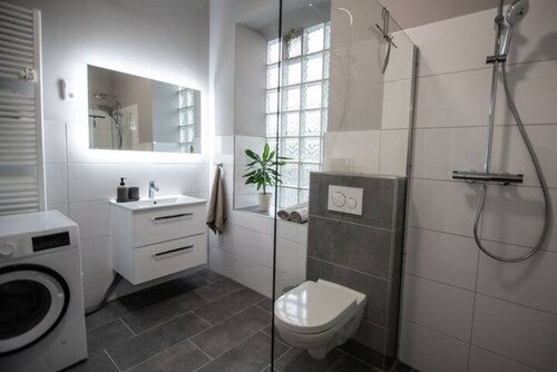 Modern 65 sqm art apartment for up to 6 guests