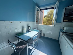 Private kitchen - Appartement Vintage Bastia - Magnificent view! (Bastia)