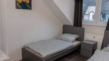 2 bedrooms, iron/ironing board, WiFi, bed sheets