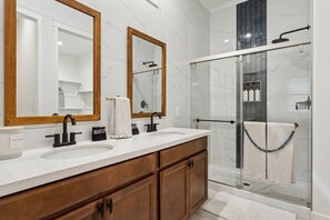 Shower, hair dryer, towels - The Hideaway: Desert Days & Pool Nights (Queen Creek)