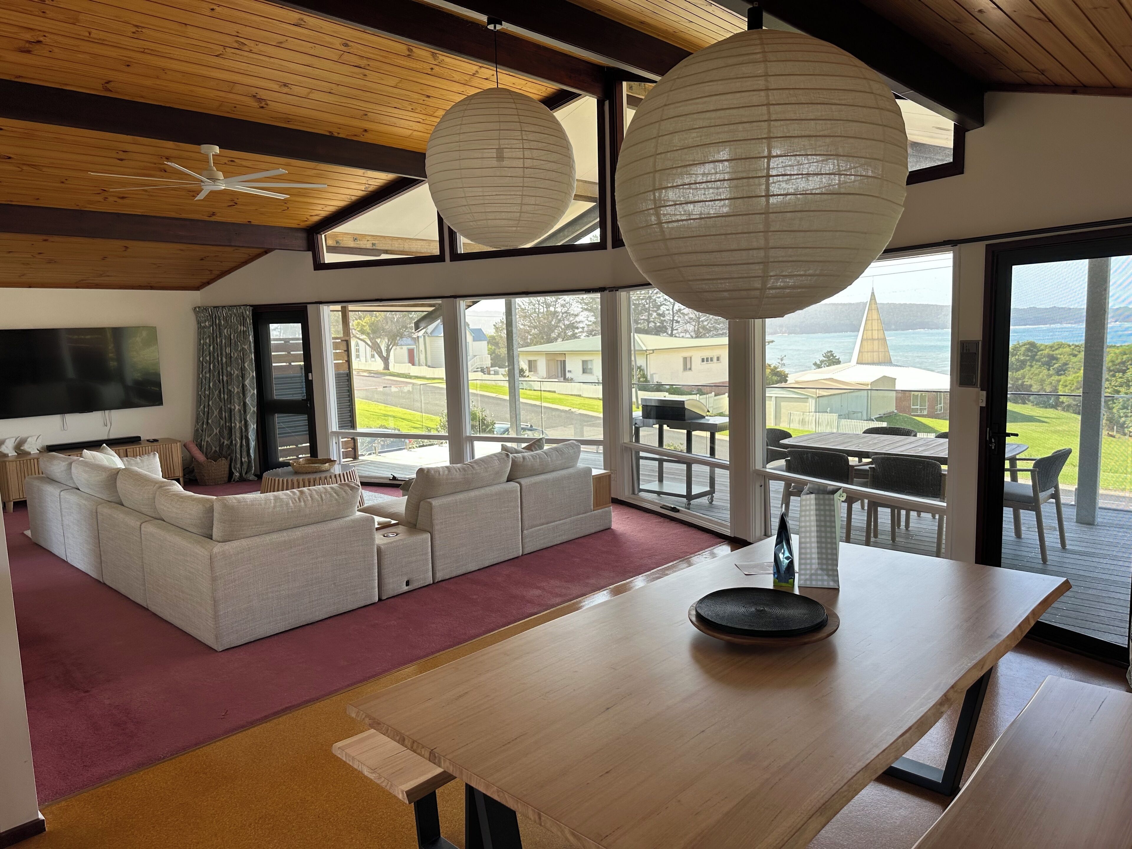 Smart TV, computer monitors