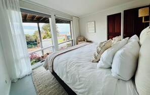3 bedrooms, desk, free WiFi, bed sheets