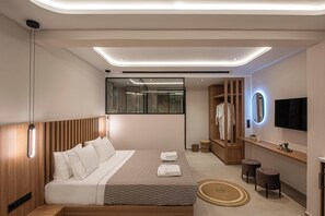 5 dormitoris, planxa i posts de planxar i un bressol de viatge 