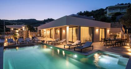 Daily Cleaning,Beachfront & Cretan Meals by etouri