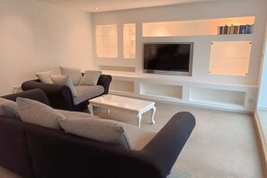 Living area - Large comfort bungalow incl. car charger (Gelsenkirchen)