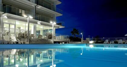 Residence Roseto, Pool, Seaview, Abruzzo - Bilo