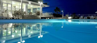 Residence Roseto, Pool, Seaview, Abruzzo - Bilo