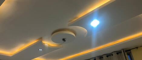 A ceiling with recessed lighting and a circular light fixture.