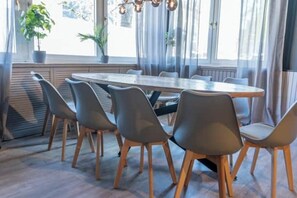 Dining - Old pub in a new design for up to 12 people (Bochum)