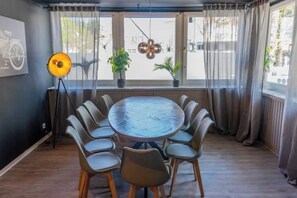 Dining - Old pub in a new design for up to 12 people (Bochum)