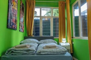 1 habitación, tabla de planchar con plancha, wifi y ropa de cama 