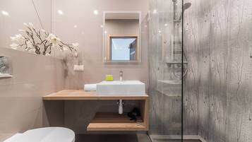 Comfort Apartment, Balcony | Bathroom