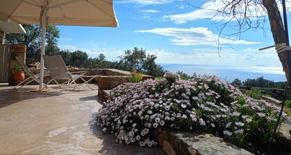 Aloni retreat is 4-bedroom villa in enchanting coasts of Dytiki Mani area
