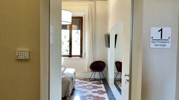 Suite Keluarga, pemandangan kota | Pintu masuk interior