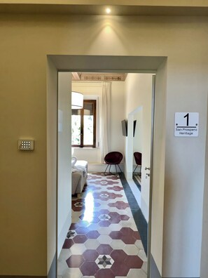Suíte família, vista para a cidade | Entrada (vista interna)