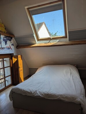 5 habitaciones, tabla de planchar con plancha y ropa de cama 