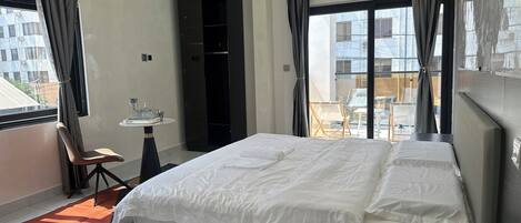 1 chambre, coffres-forts dans les chambres, fer et planche à repasser