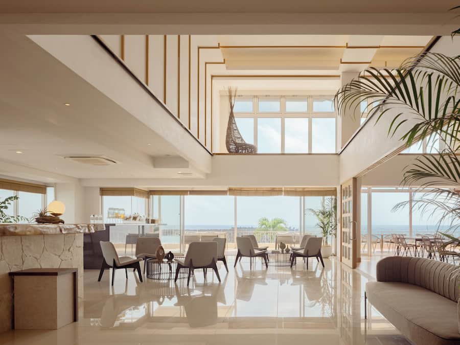 Lobby lounge