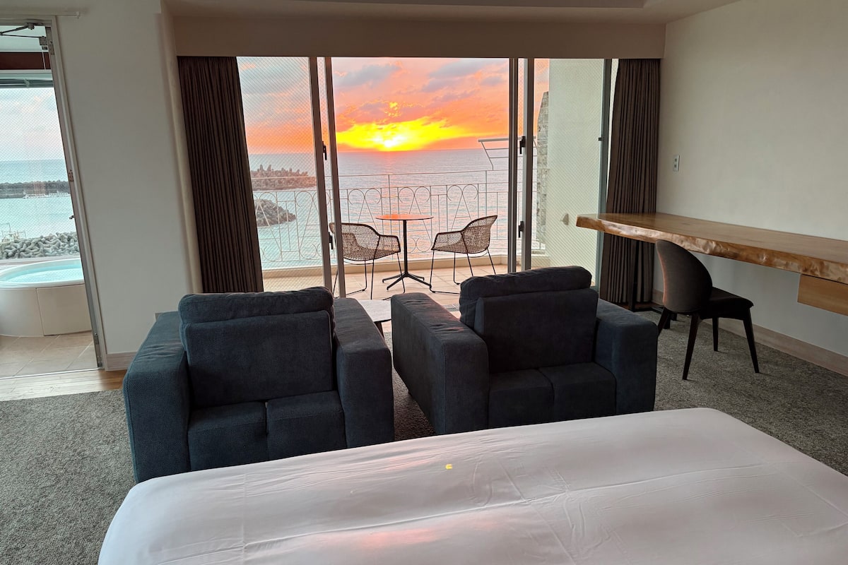 Premier Suite With Jacuzzi bath, Non Smoking | View from room