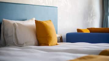 Quarto duplo superior | Cofres nos quartos, Wi-Fi de cortesia