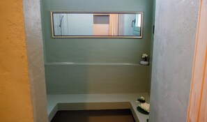 Shower, hair dryer, towels, soap - Loft w/Rooftop in Athens – Spacious & Peaceful (Athina)