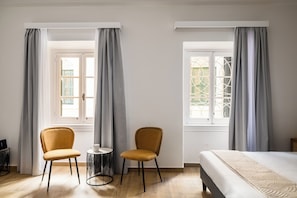 Fer et planche à repasser, Wi-Fi gratuit, draps fournis
