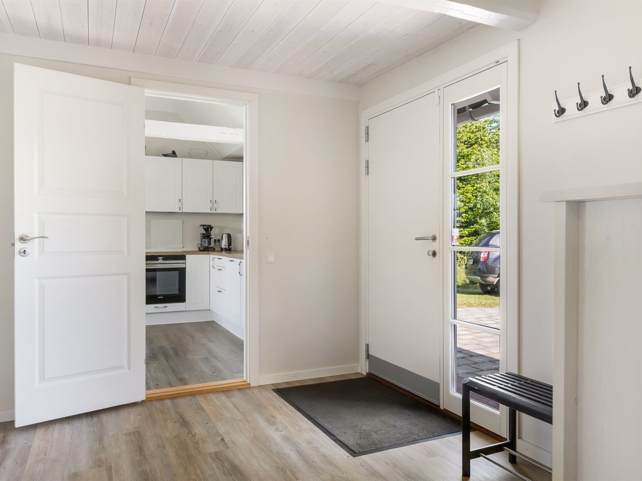 Refrigerador, microondas, lavavajillas y utensilios de cocina 