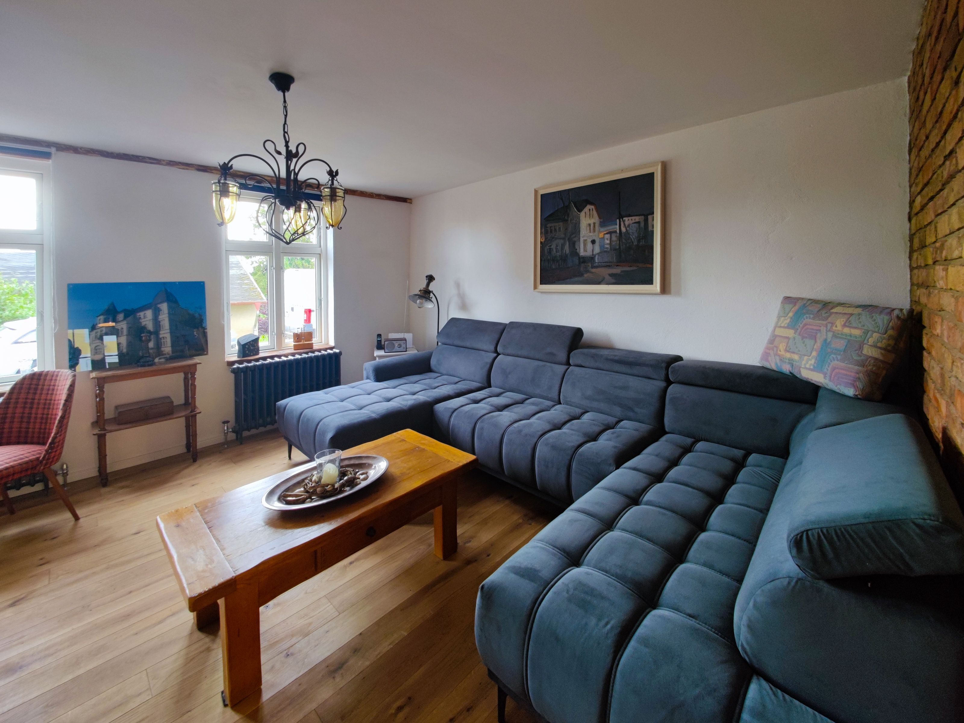 großes Wohnzimmer im Erdgeschoss