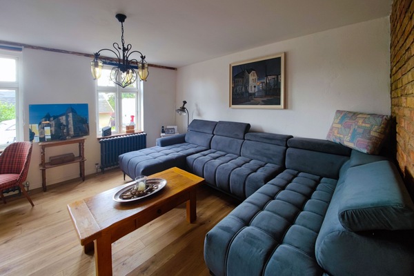 großes Wohnzimmer im Erdgeschoss