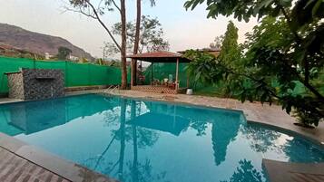 Kolam renang terbuka