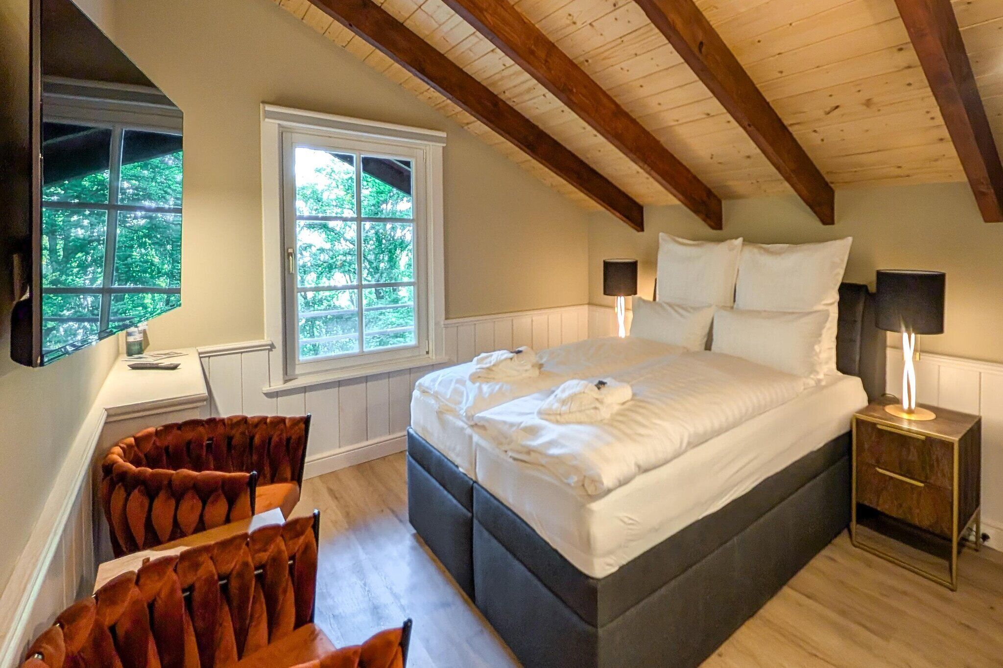 8 Schlafzimmer, Reisekinderbett
