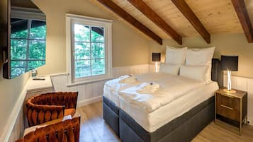 8 Schlafzimmer, Reisekinderbett
