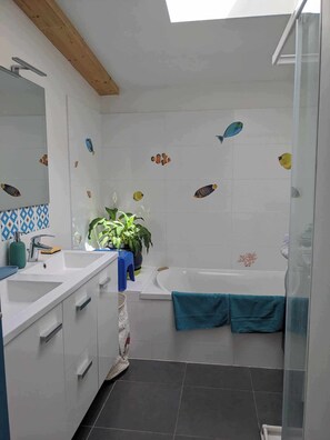 Towels, soap, toilet paper