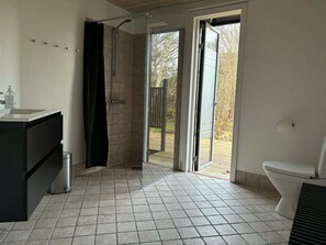 Shower - In beautiful Odsherred northwest Zealand (Nykøbing Sj)