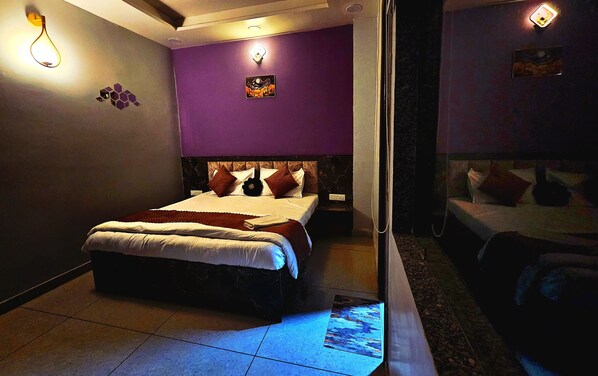 Premium bedding, down duvets, desk, laptop workspace
