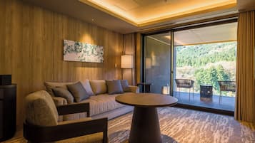 Tvåbäddsrum Deluxe - balkong - utsikt mot bergen | Gratis produkter i minibar och värdeförvaringsskåp på rummet