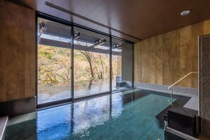 Sauna, hot tub, steam room, hot springs/mineral springs